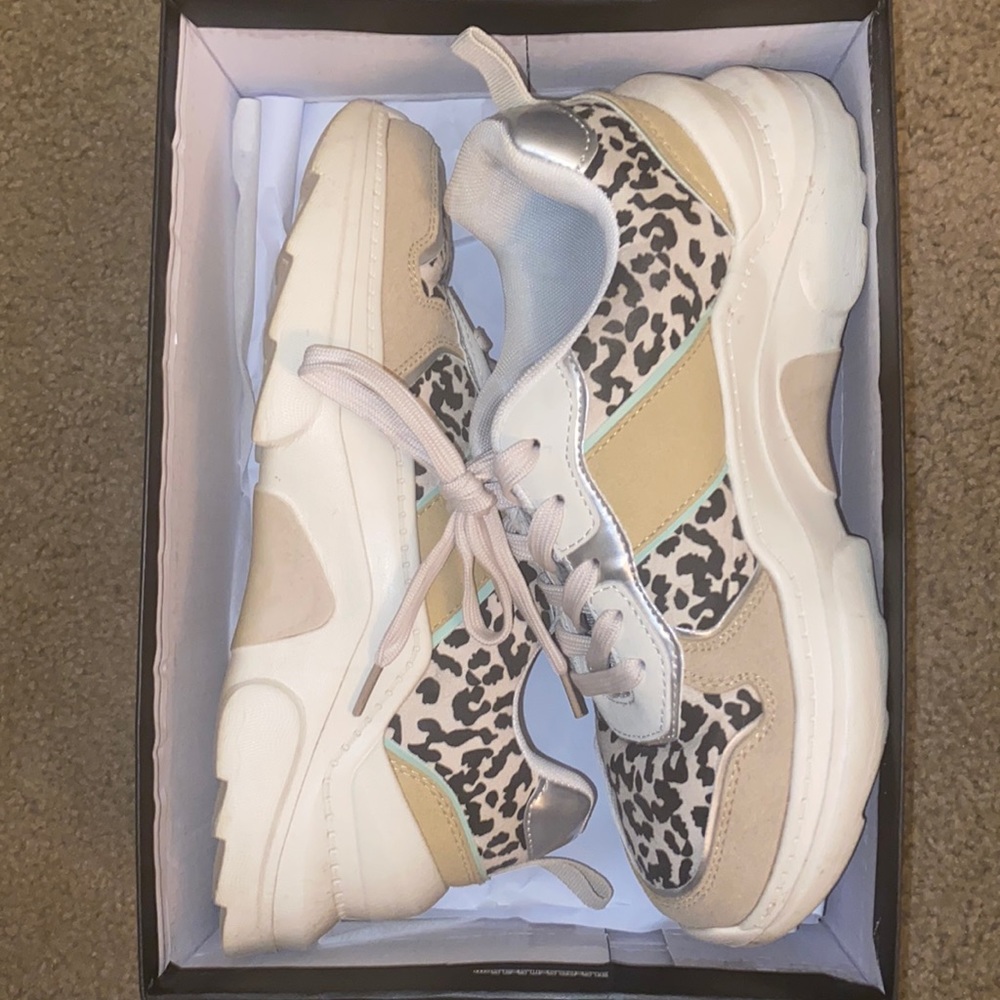 Lulu sneakers